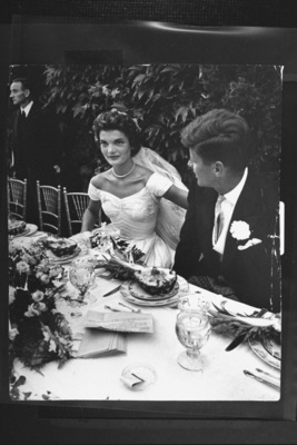 Jacqueline Kennedy Onassis Longsleeve T-shirt