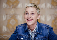 Ellen DeGeneres Sweatshirt #1384015