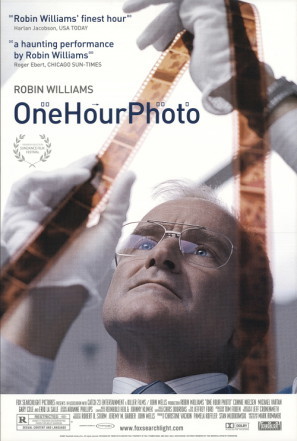 One Hour Photo movie poster (2002) tote bag